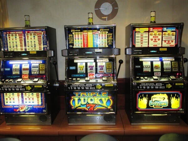 building-machine-slot-machine-casino-gambling-jackpot-slot-m